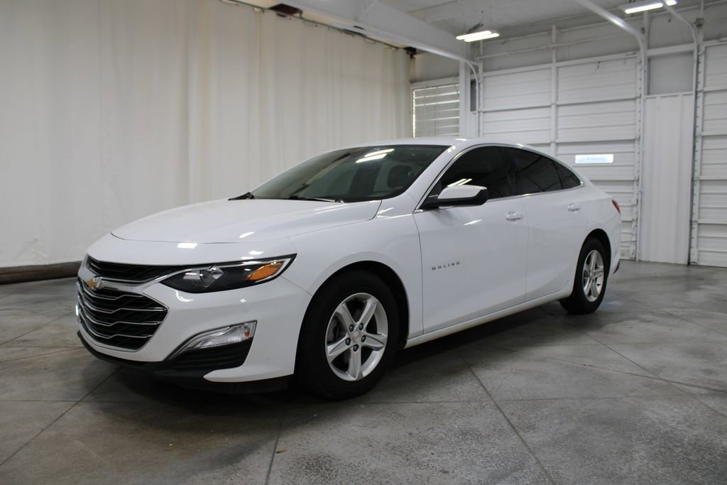 2022 Chevrolet Malibu LS photo 3