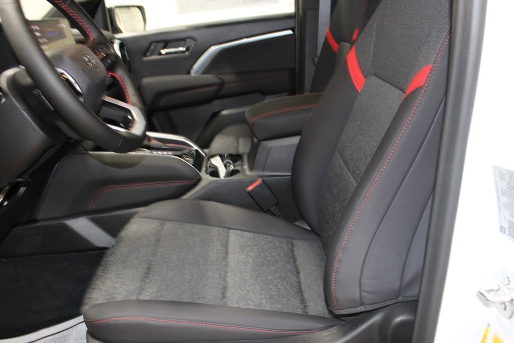 2025 Chevrolet Colorado Z71 - Photo 18