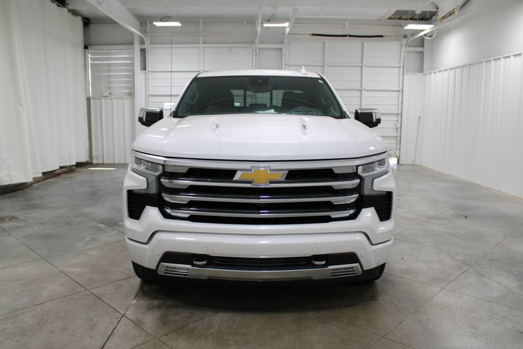 2023 Chevrolet Silverado 1500 High Country photo 2