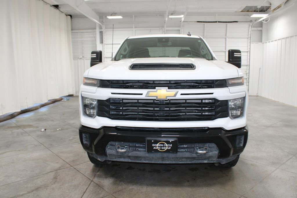 2024 Chevrolet Silverado 2500HD Custom photo 2