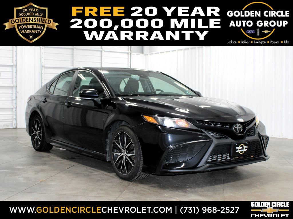 2022 Toyota Camry SE's photo