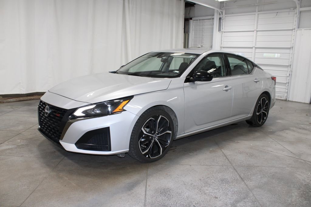 2024 Nissan Altima 2.5 SR photo 2