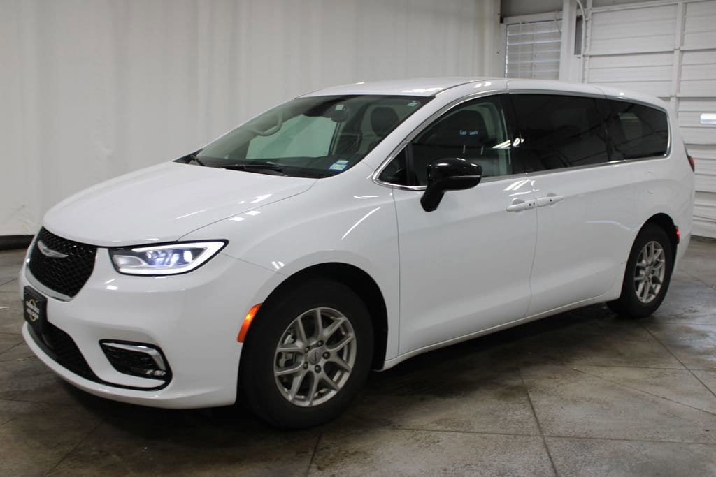 Used 2024 Chrysler Pacifica Touring L