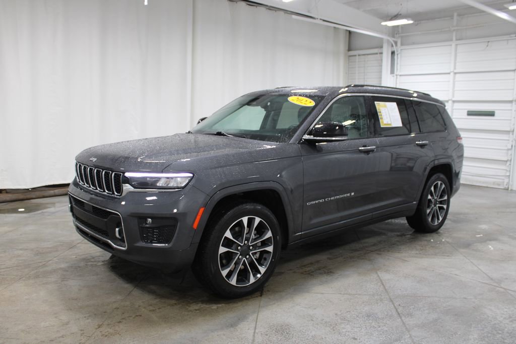2022 Jeep Grand Cherokee Overland photo 2