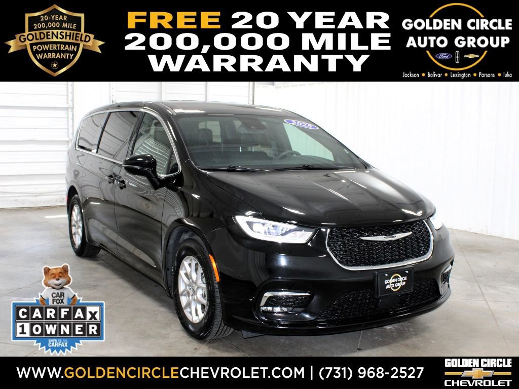 2025 Chrysler Pacifica Select's photo