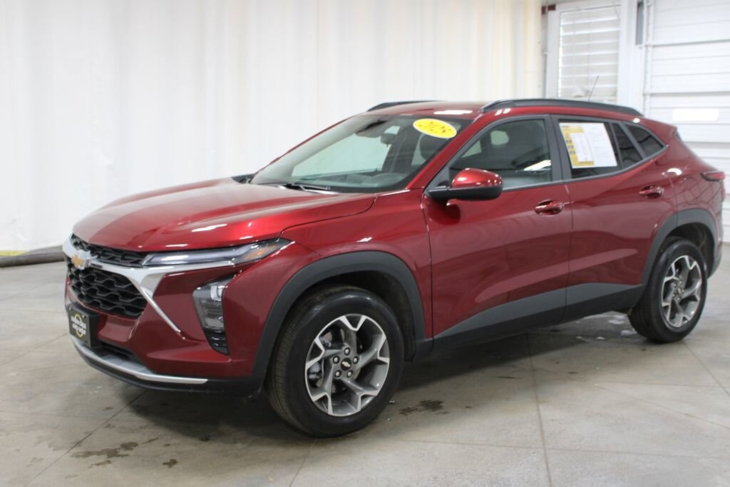 Used 2025 Chevrolet Trax LT SUV