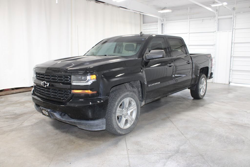 2018 Chevrolet Silverado 1500 Custom photo 3