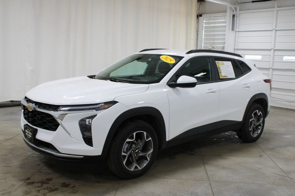 Used 2025 Chevrolet Trax LT SUV