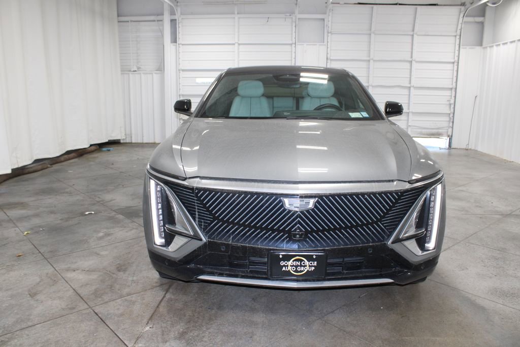 2024 Cadillac Lyriq Luxury photo 2