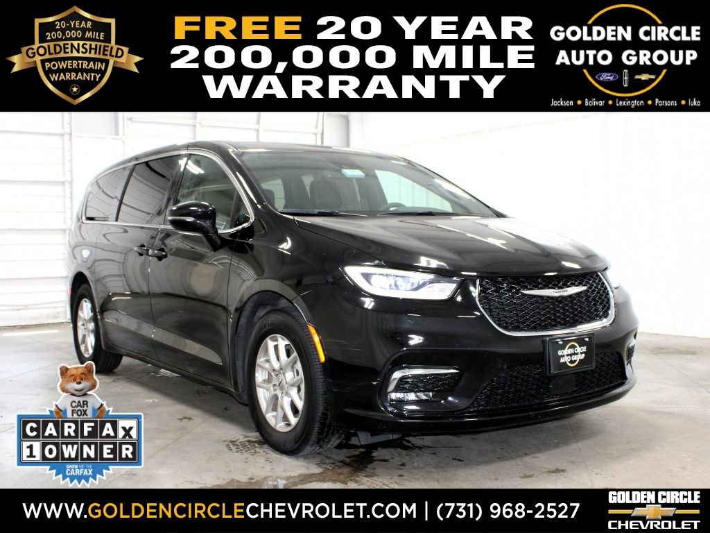 2025 Chrysler Pacifica Select's photo