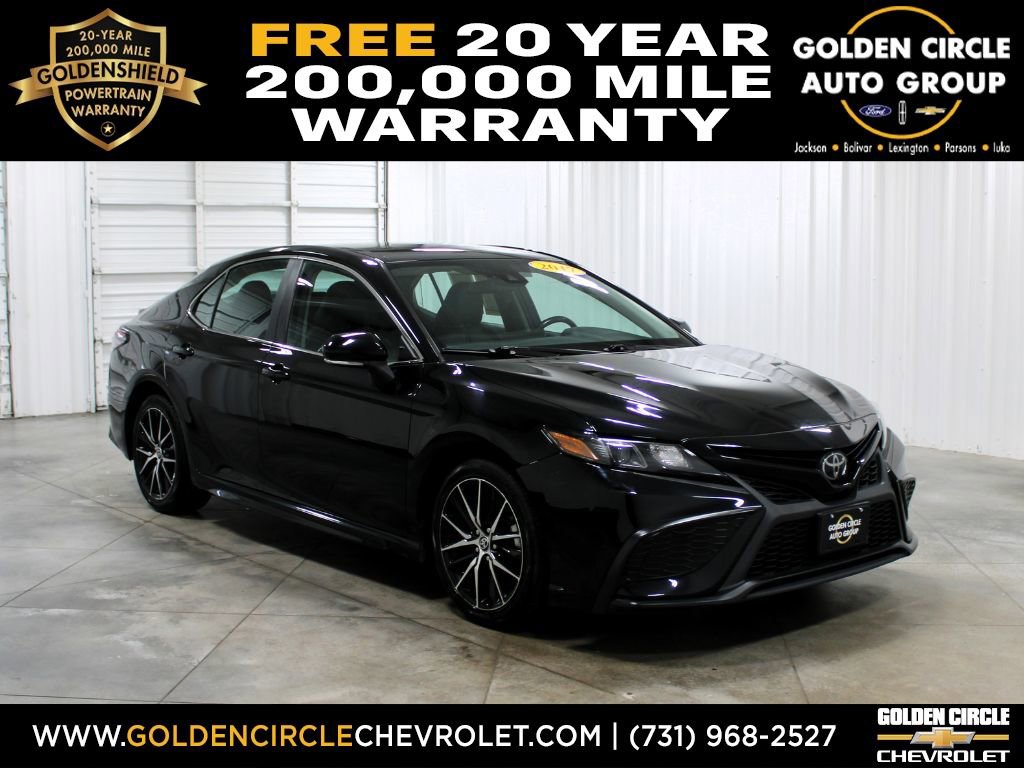 2022 Toyota Camry SE's photo