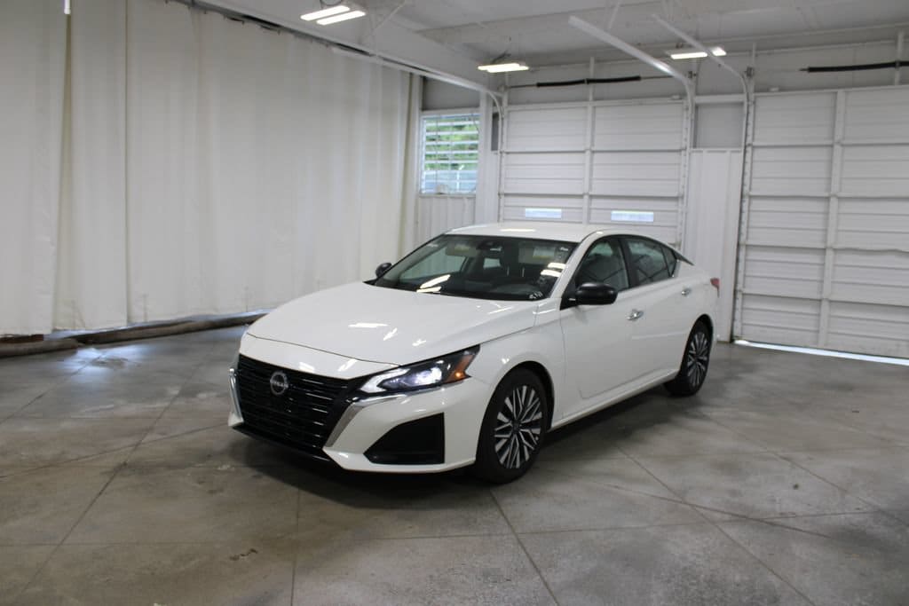 Used 2024 Nissan Altima 2.5 SV