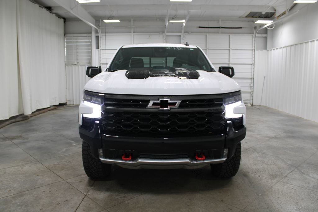 2024 Chevrolet Silverado 1500 ZR2 photo 2