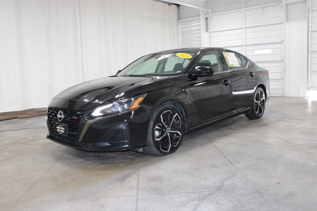 2023 Nissan Altima 2.5 SR photo 3