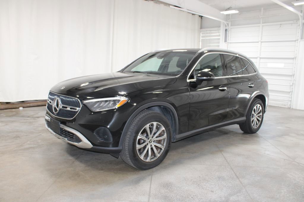 2024 Mercedes Benz GLC 300 photo 2