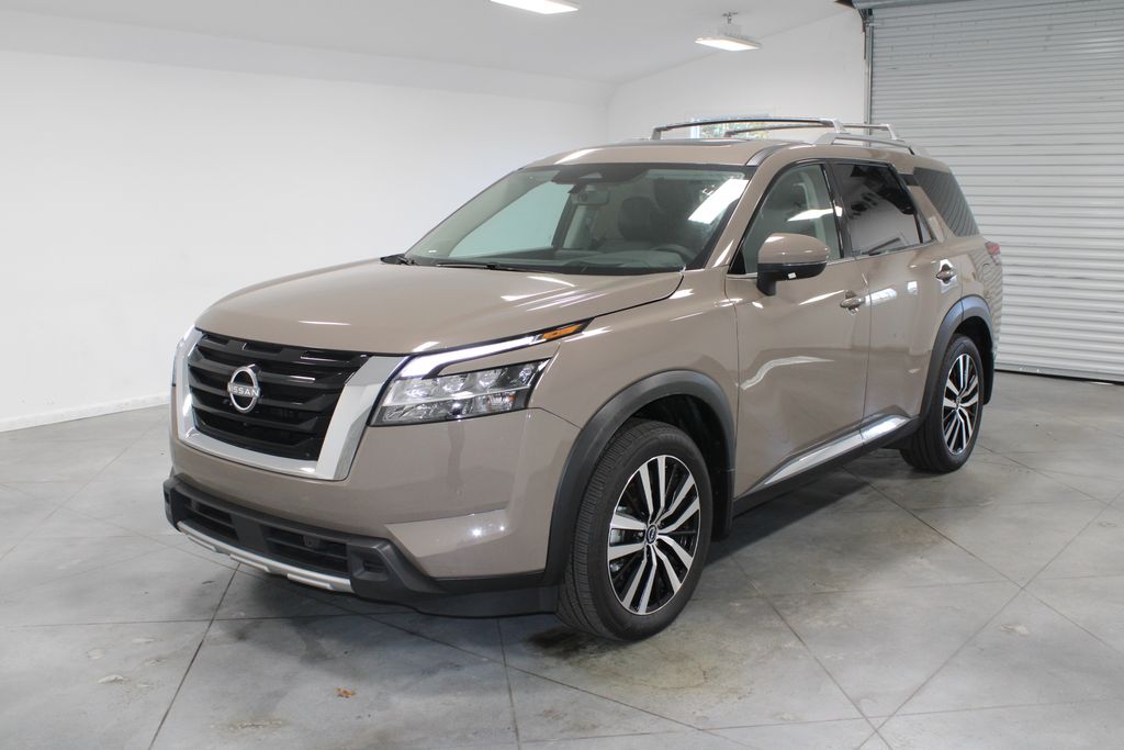 2024 Nissan Pathfinder Platinum photo 3