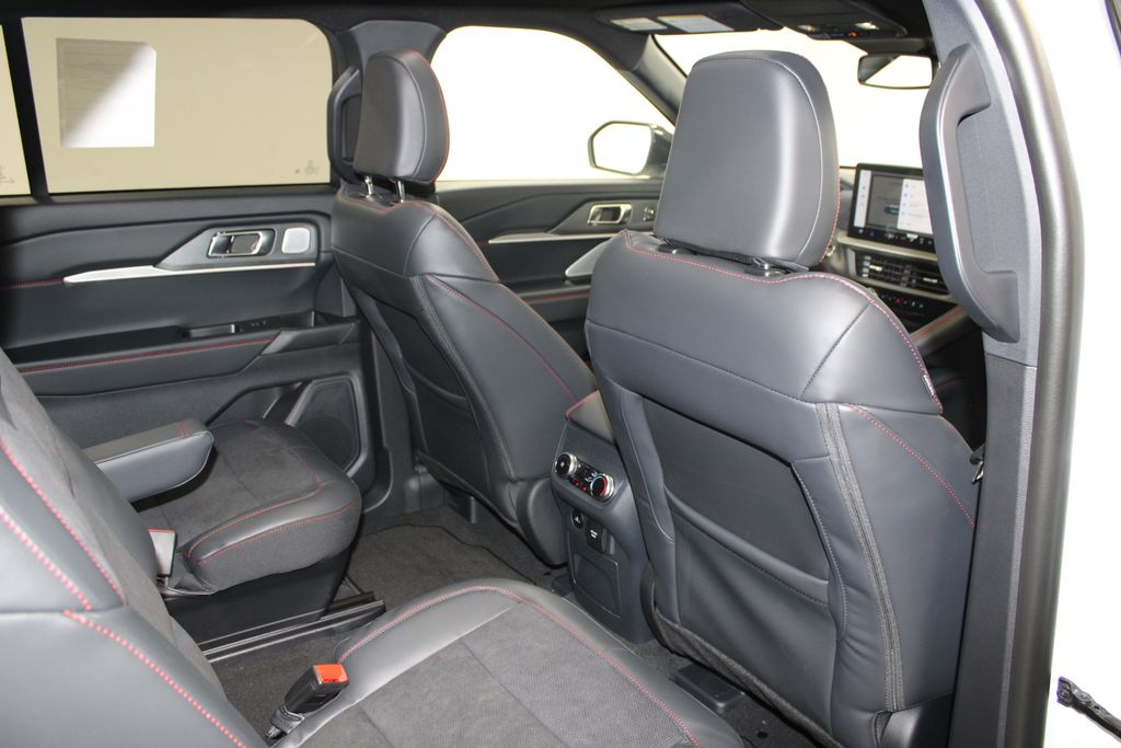 2026 Ford Explorer ST - Photo 32