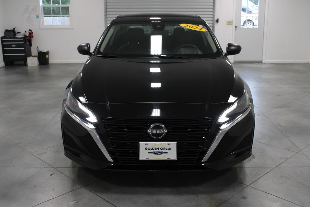 2024 Nissan Altima 2.5 SV photo 2