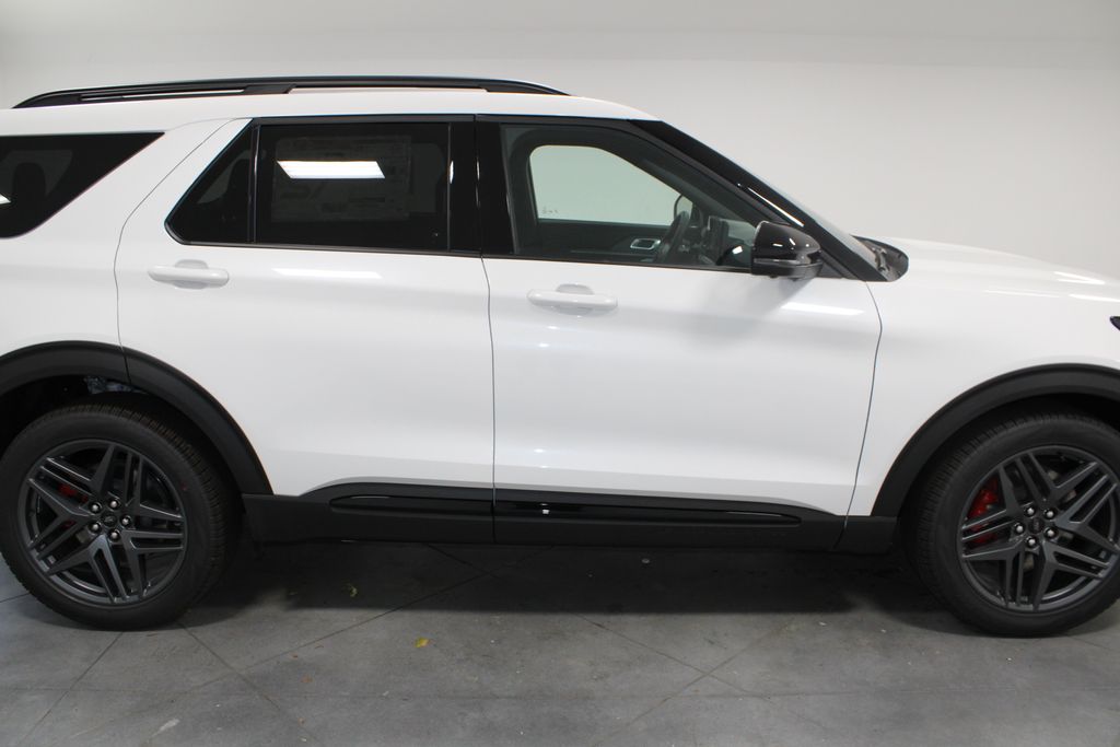 2026 Ford Explorer ST - Photo 10