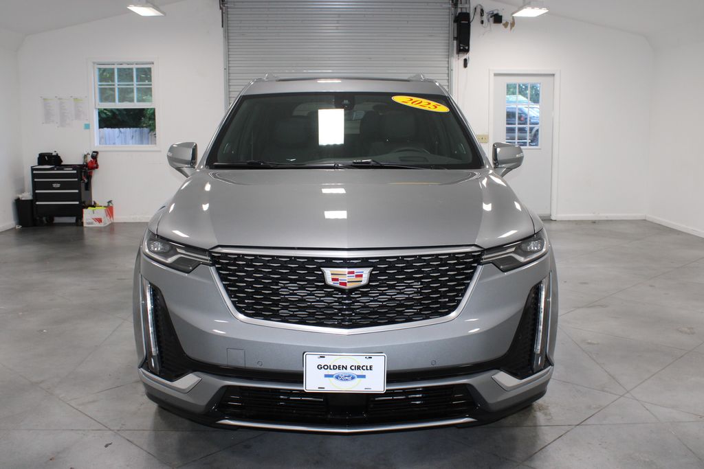 2025 Cadillac XT6 Premium Luxury photo 2