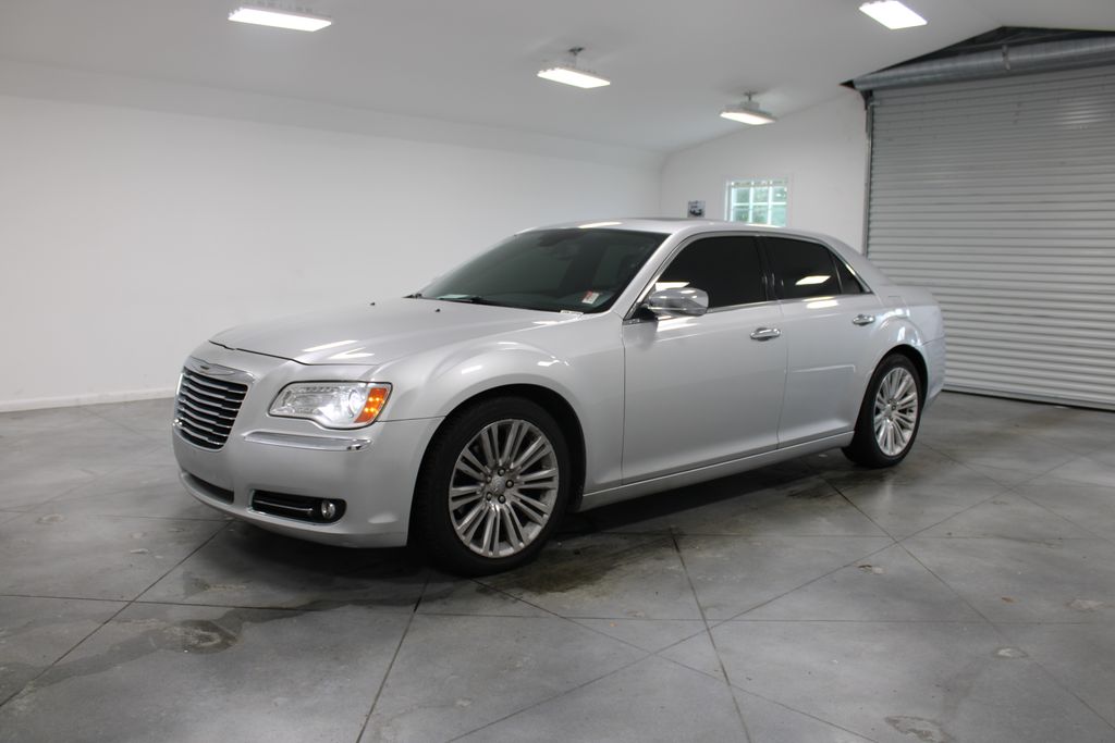 2012 Chrysler 300 C photo 3