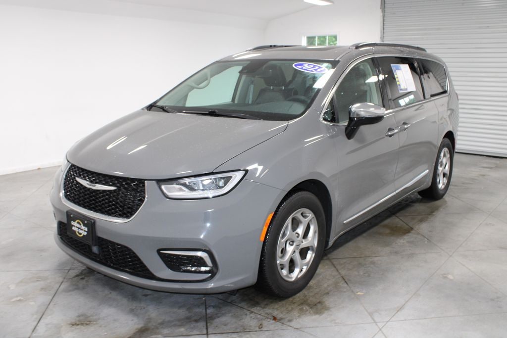 Used 2023 Chrysler Pacifica Limited Minivan/Van
