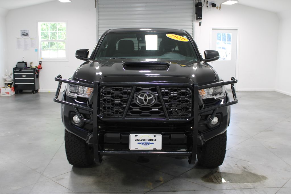 2020 Toyota Tacoma TRD Sport photo 2