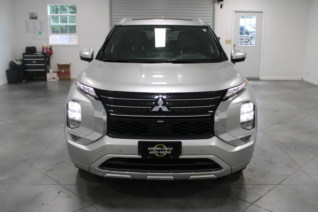 2022 Mitsubishi Outlander SEL photo 2