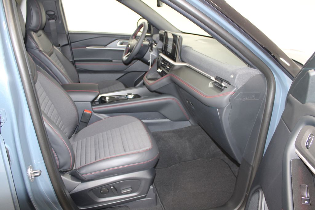 2026 Ford Explorer ST-Line - Photo 29