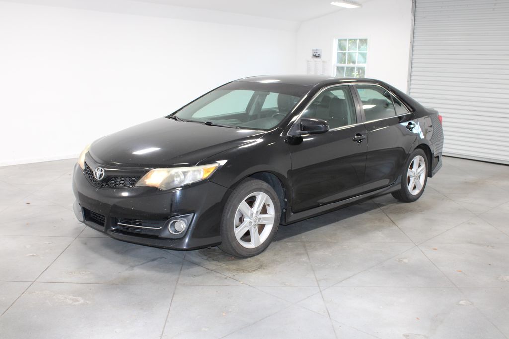 2014 Toyota Camry SE photo 3