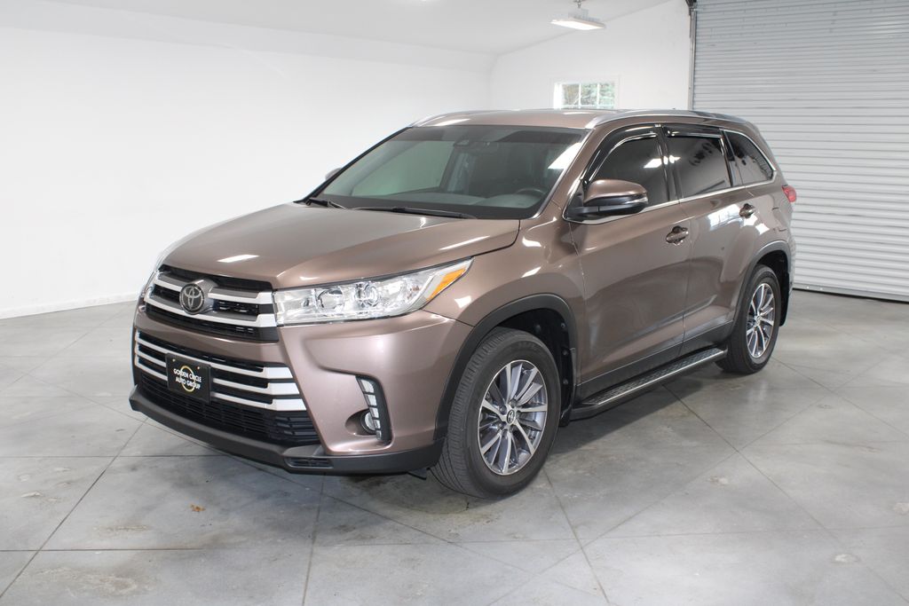 2019 Toyota Highlander XLE photo 3