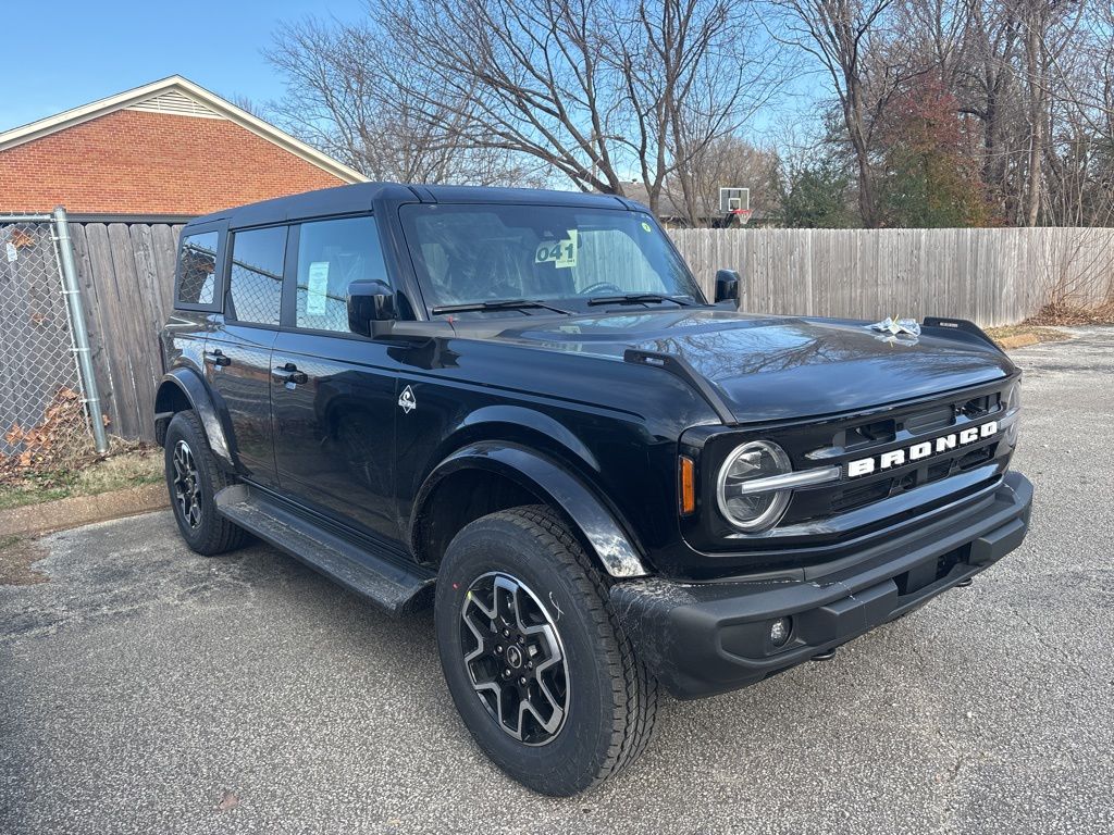 2025 Ford Bronco 4-Door Outer Banks's photo