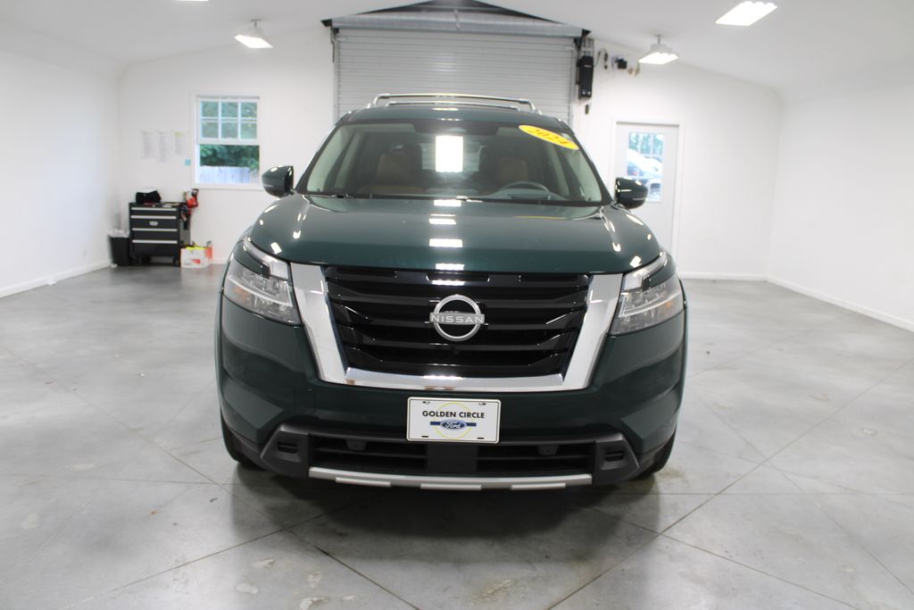 2024 Nissan Pathfinder Platinum photo 2