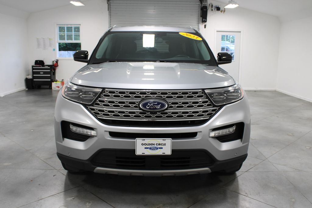 2023 Ford Explorer Limited photo 2