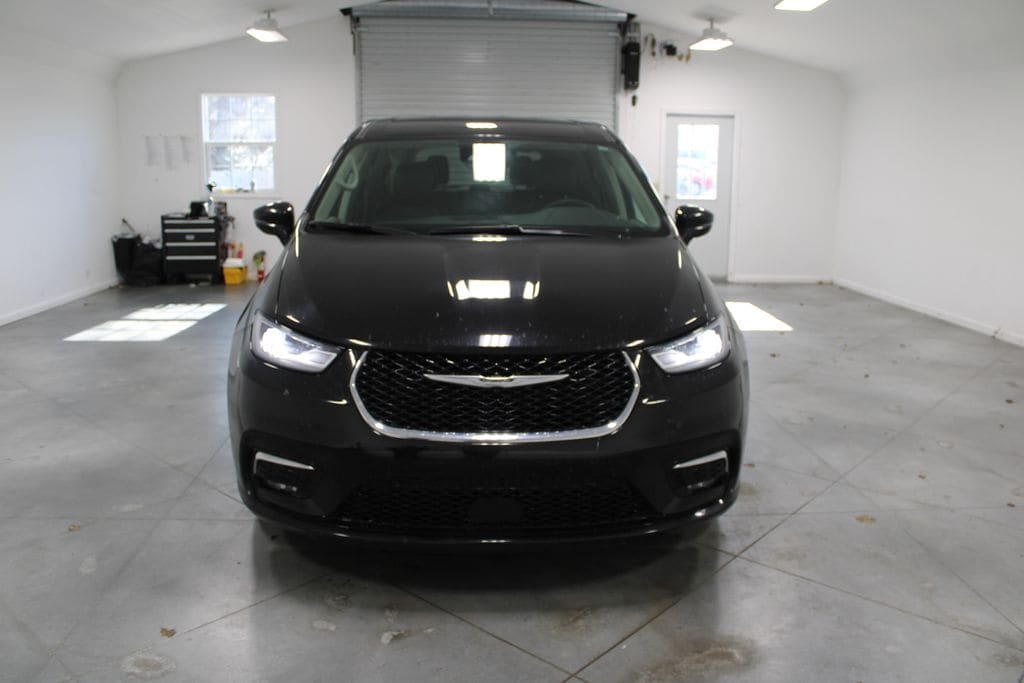 Used 2024 Chrysler Pacifica Touring L Minivan/Van