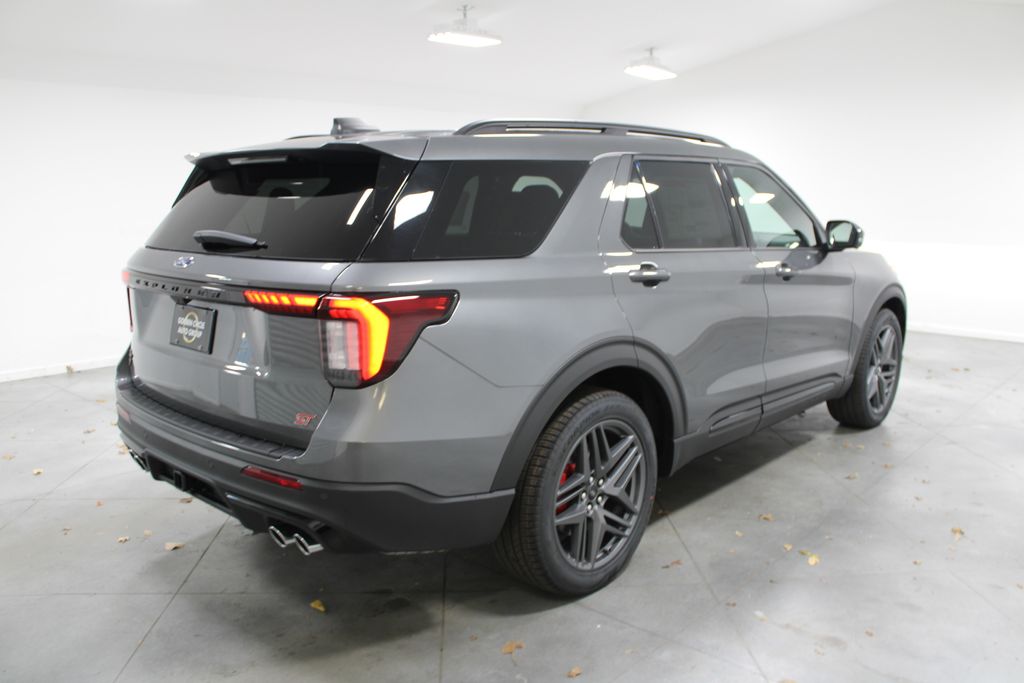 2026 Ford Explorer ST - Photo 8