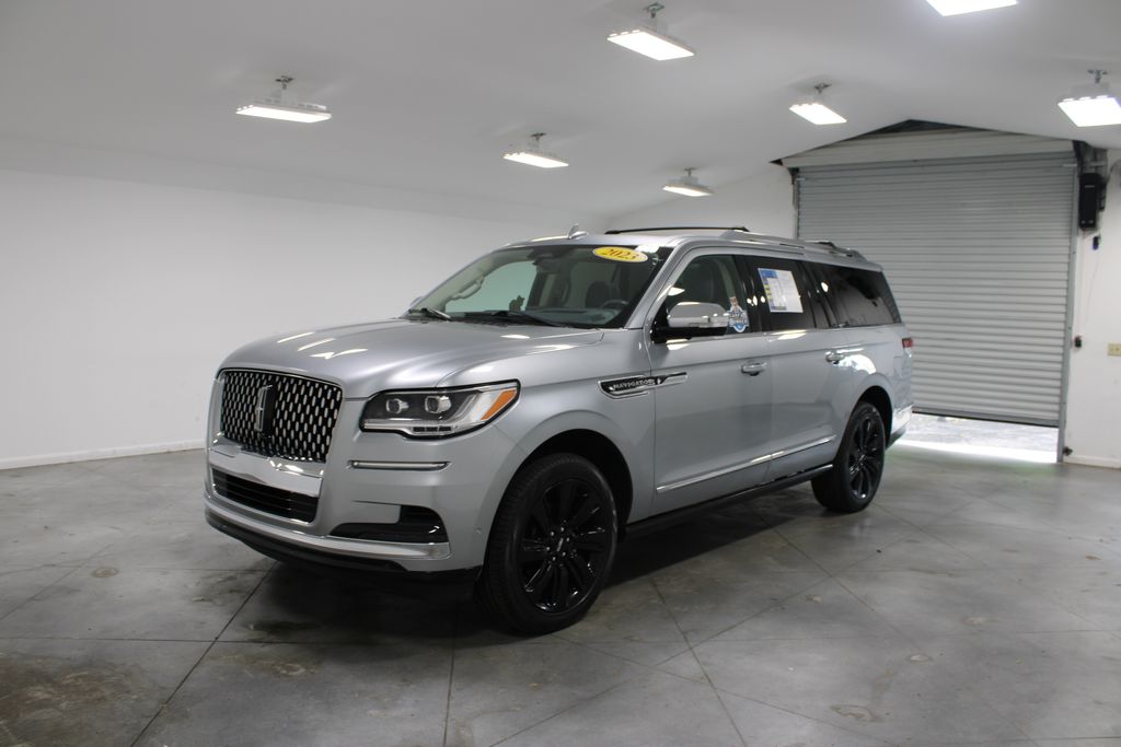 2023 Lincoln Navigator Black Label photo 3