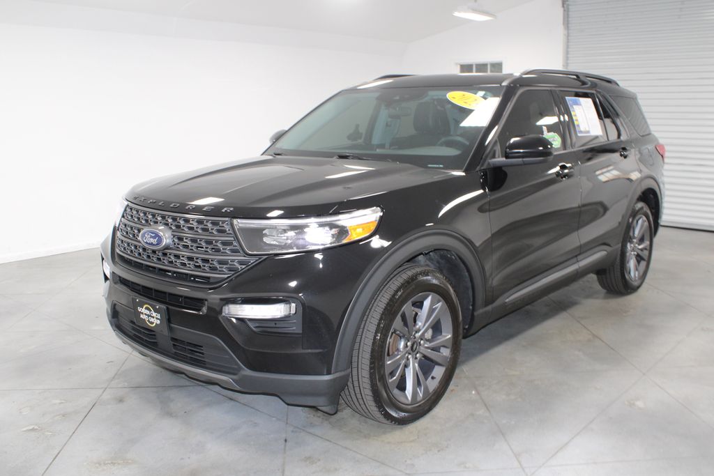 2023 Ford Explorer XLT photo 3