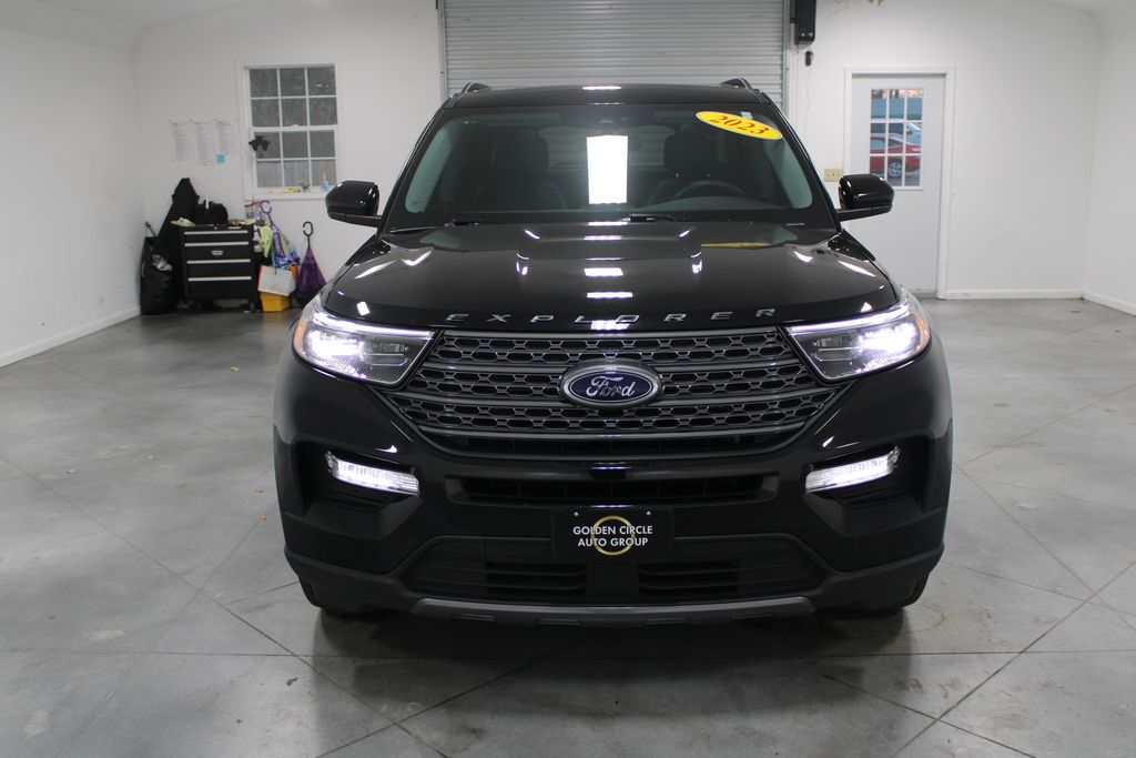 2023 Ford Explorer XLT photo 2