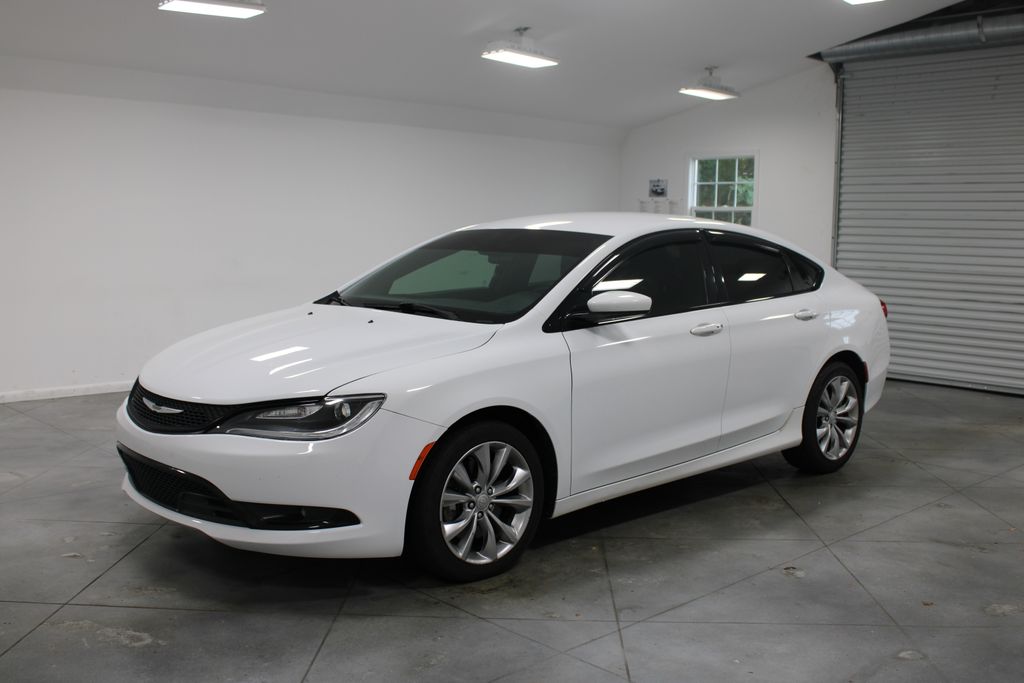 2015 Chrysler 200 S photo 3