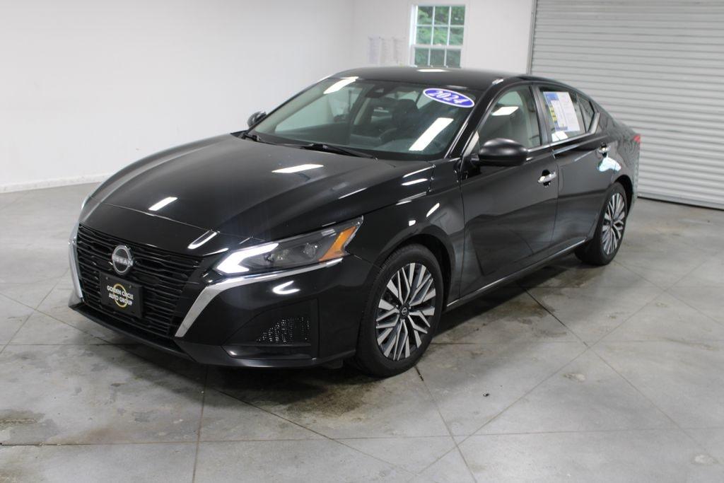 Used 2024 Nissan Altima 2.5 SV Sedan