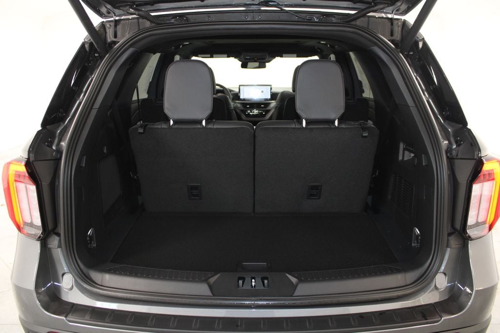 2026 Ford Explorer ST - Photo 16