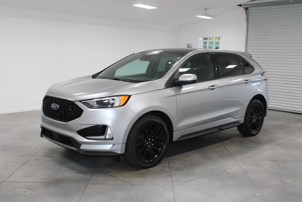 2022 Ford Edge ST photo 3