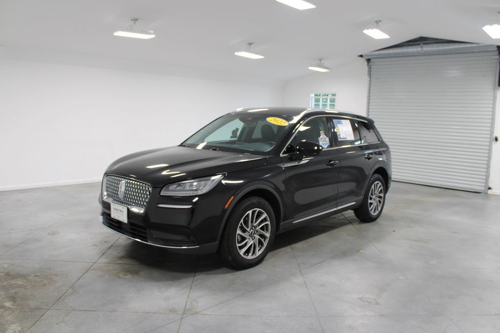 2022 Lincoln Corsair Standard photo 3