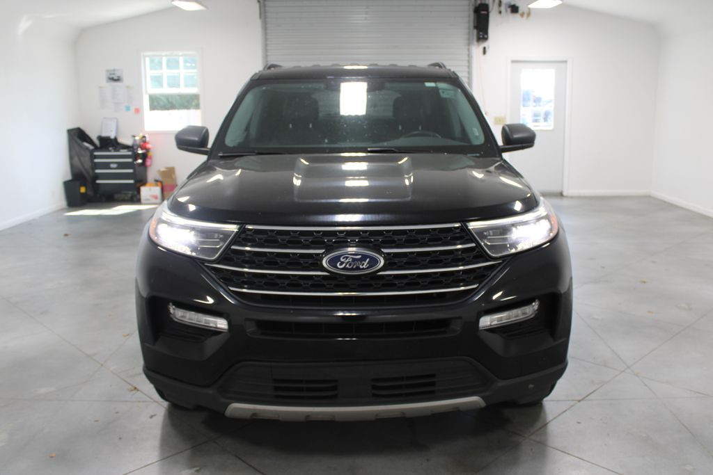 2023 Ford Explorer XLT photo 2