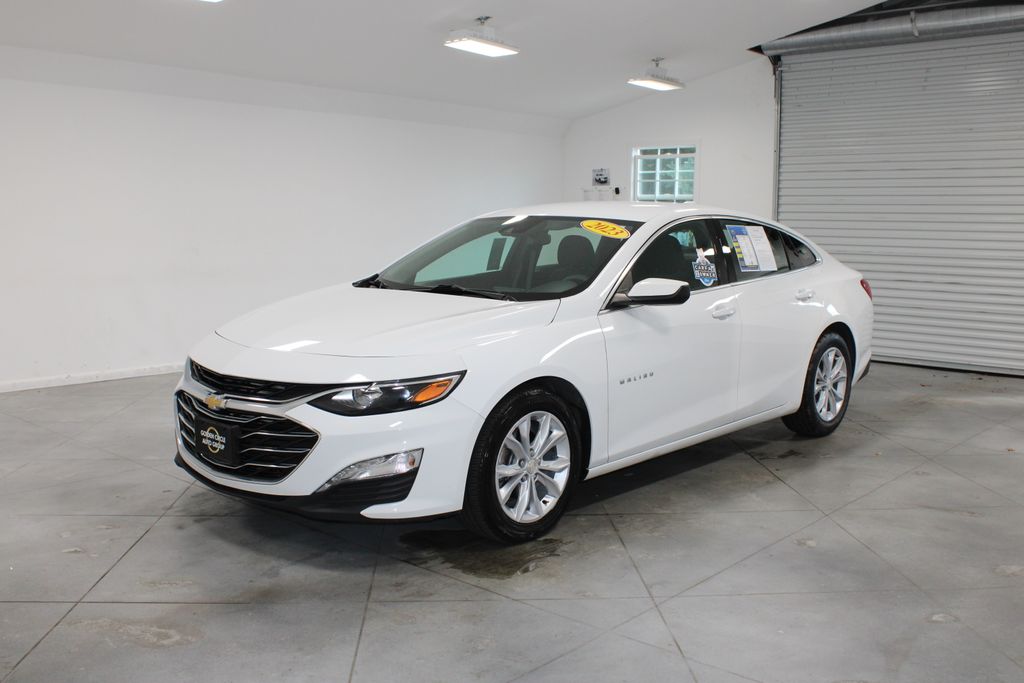 2023 Chevrolet Malibu 1LT photo 2