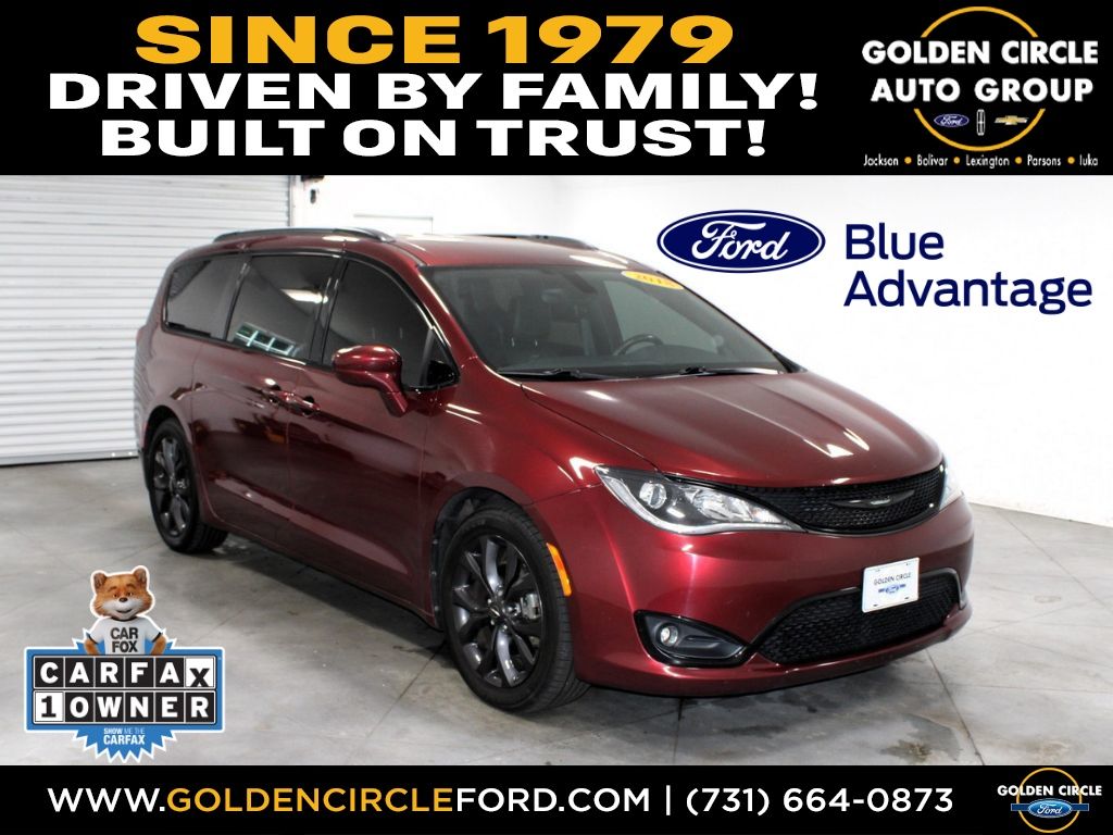 2018 Chrysler Pacifica Touring L's photo