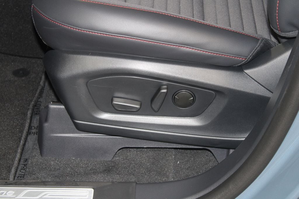 2026 Ford Explorer ST-Line - Photo 21