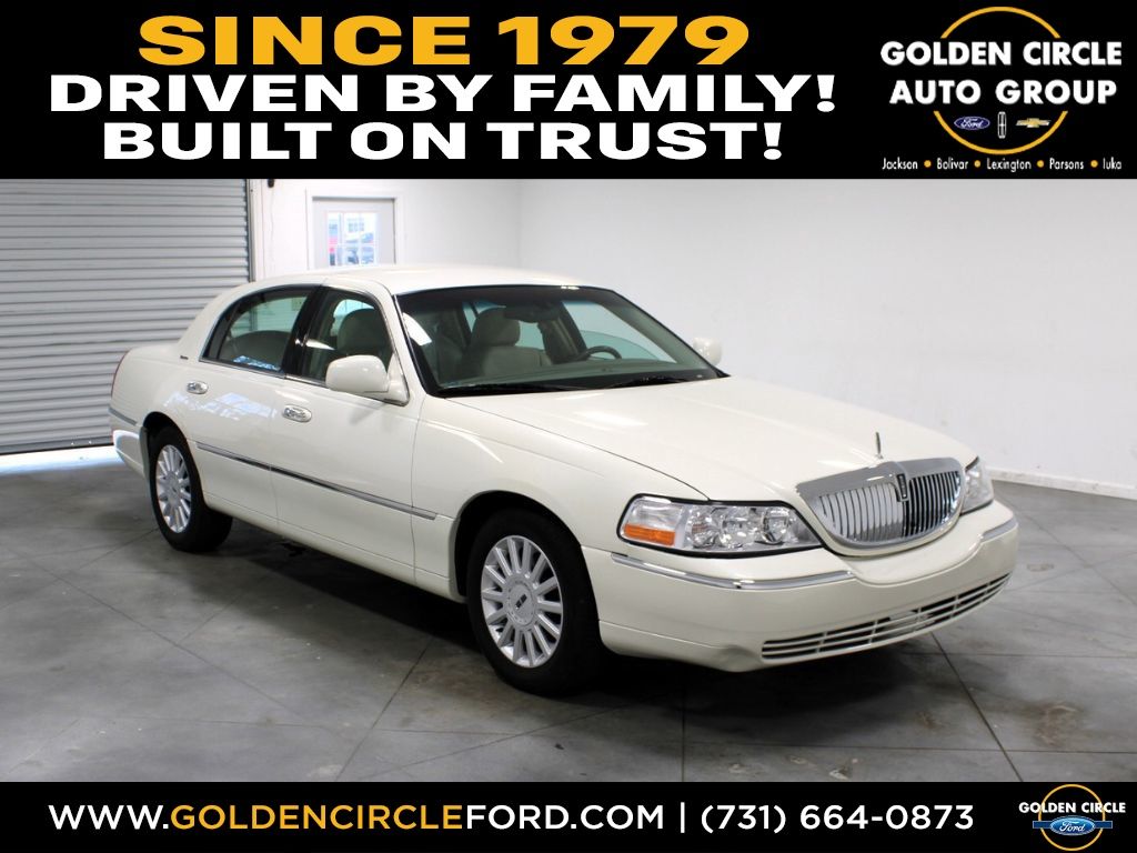 2005 Lincoln Town Car Signature's photo