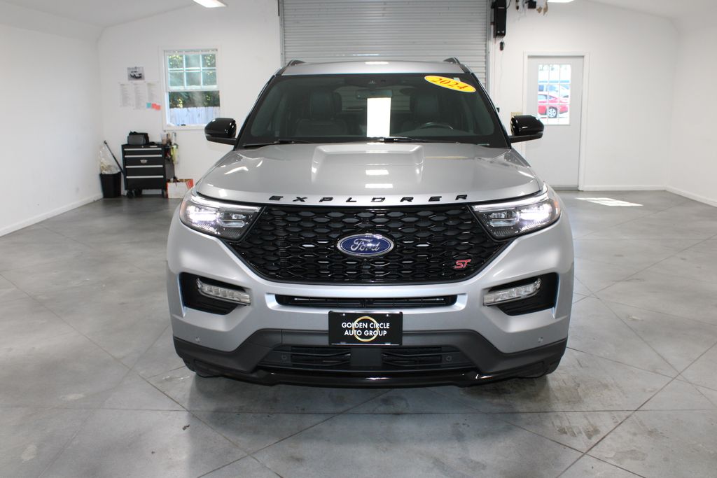 2024 Ford Explorer ST photo 2
